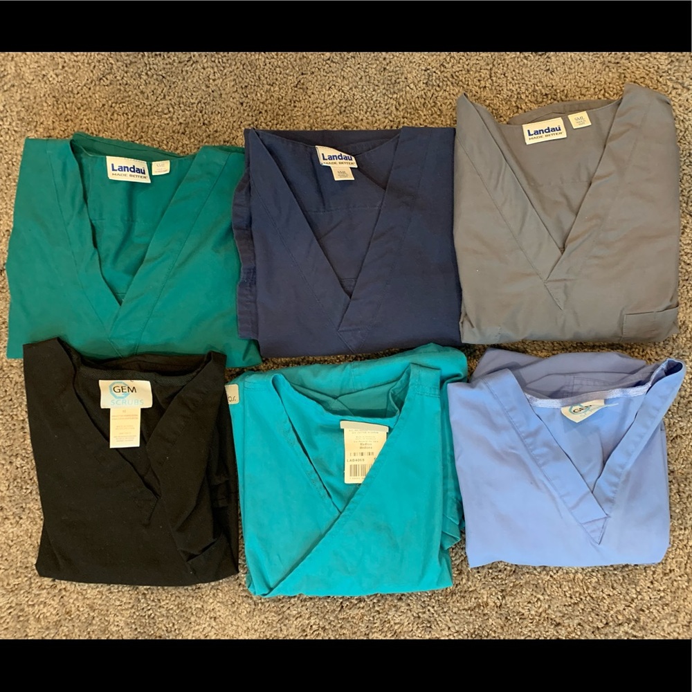 6 scrub tops 💙 LIKE NEW!!